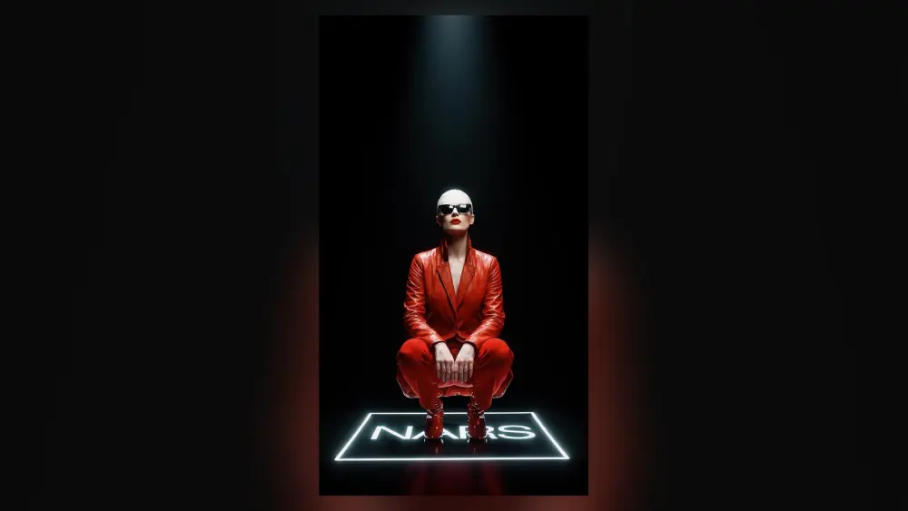 فيلم إعلاني 20-30 ثانية لمنتجك يدمج لقطات مولّدة بالذكاء الاصطناعي مع رندر ثلاثي الأبعاد دقيق للمنتج — مزاج سينمائي بدون موقع تصوير ولا طاقم ولا يوم إنتاج.