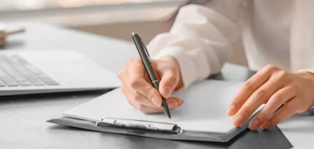 كتابة مقالات بالغة العربية والانجليزية باحترافية عالية