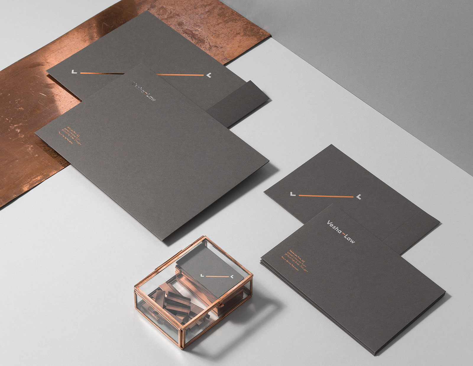 تصميم هوية بصرية كاملة لشركتك بأشكال مميزة وإحترافية