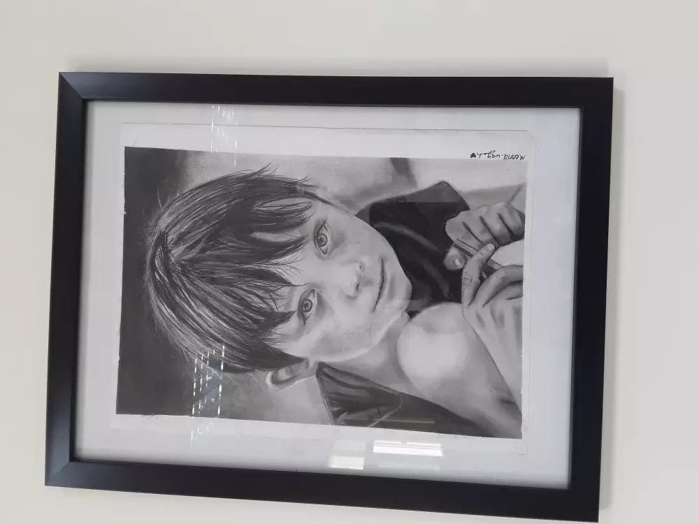 عمل بورتريه للشخص او لمجموعة افراد بالرصاص او الفحم