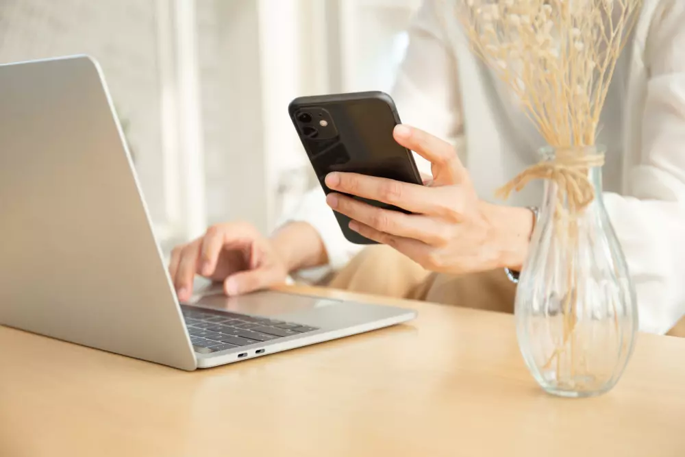 ترجمة الفيديو من الإنكليزية إلى العربية مع إضافة ومزامنة الترجمة مع الفيديو