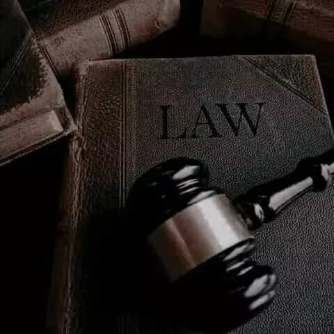 تقديم الاستشارات القانونية وصياغة العقود