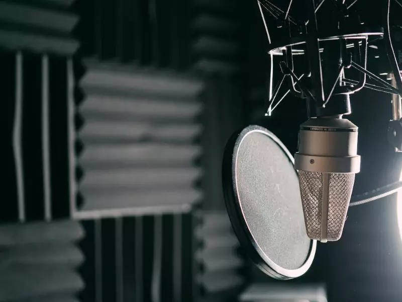 تعليق صوتي نسائي لكافة الألوان الصوتية