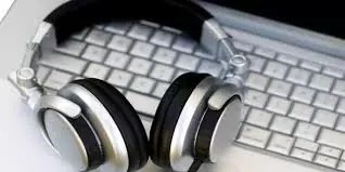 تفريغ المقاطع الصوتية والفيديوهات باللغتين