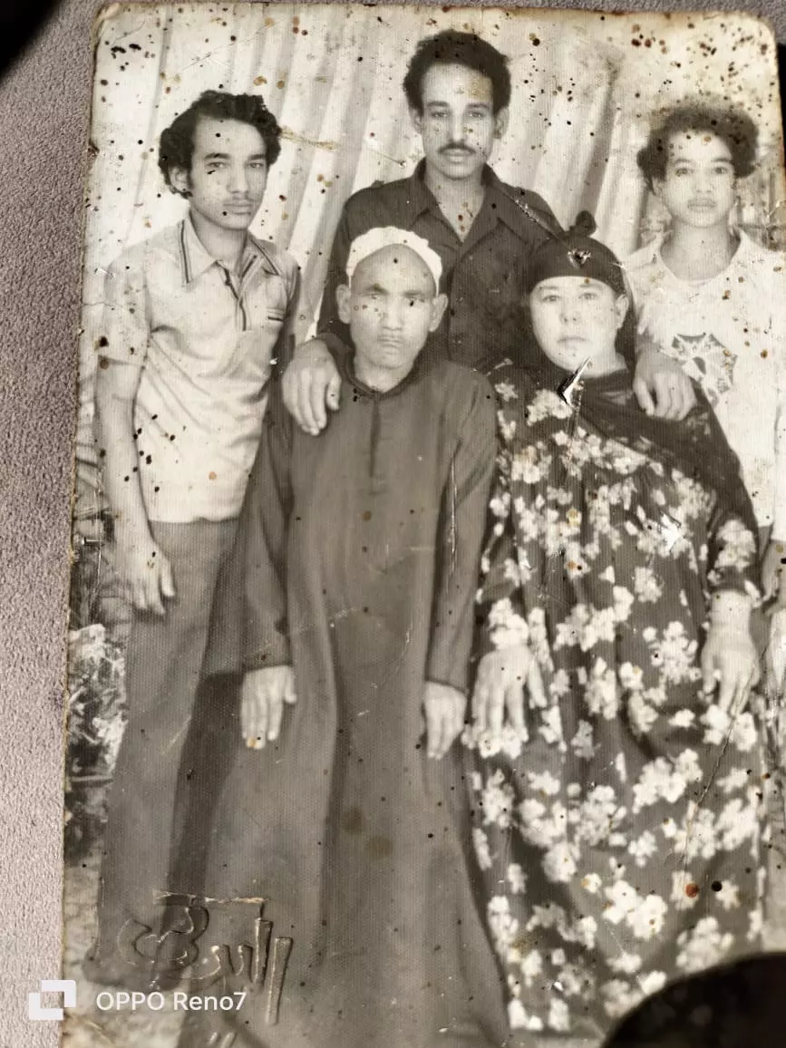 ترميم وإستعادة الصور القديمة وتلوينها