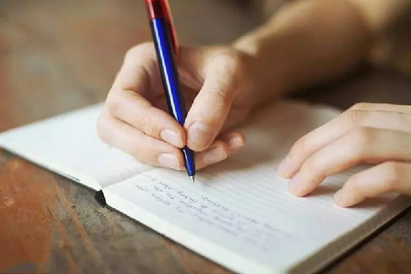 كتابة مقالات و ابحاث باللغة العربية والانجليزية