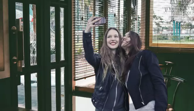 "خدمة إزالة الخلفية"