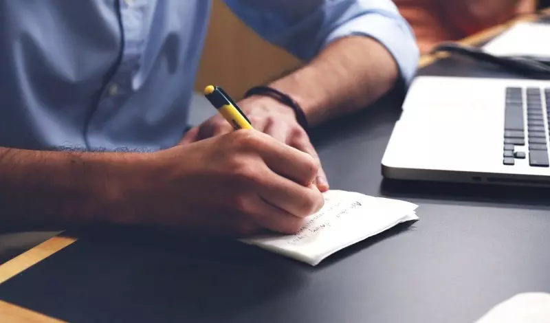 كتابة المقالات المختلفه باحترافية كبيرة