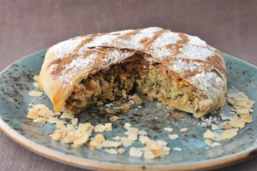 وصفات الطبخ المغربي الأصيل كتابة أو صوت بالعربية،الإنجليزية واللهجات