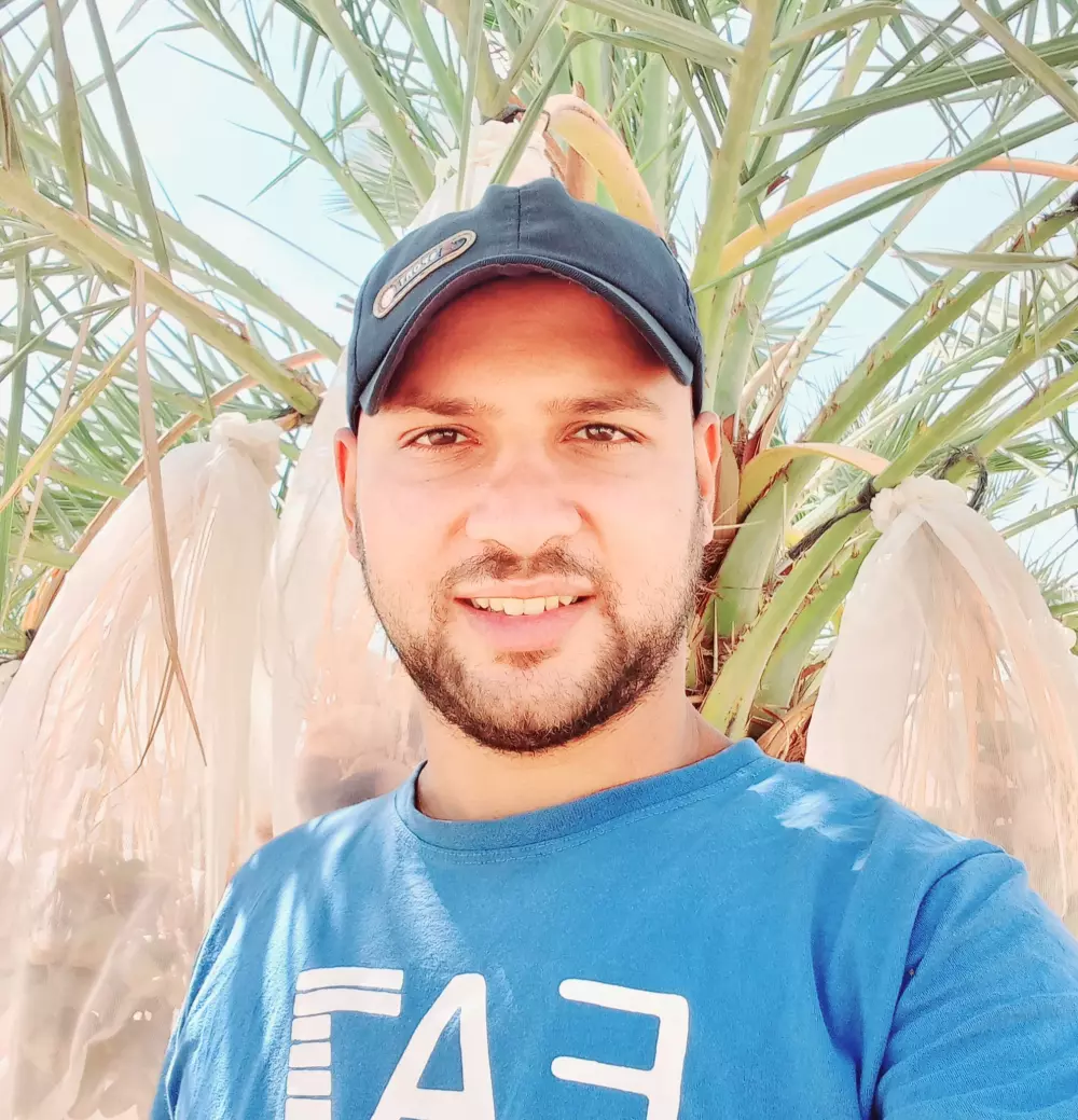 تقديم استشارات فنية و إدارية  لمزراع النخيل