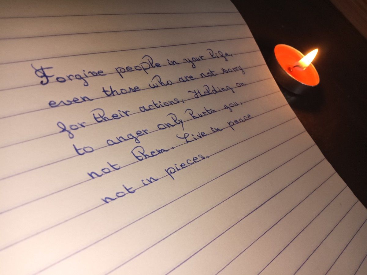 الكتابة  باللغة  العربية  والإنجليزية  بخط اليد