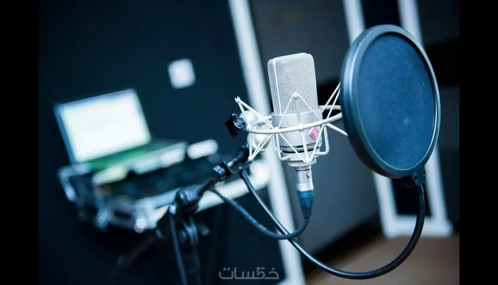 التعليق الصوتي باللغتين العربية والإنجليزية