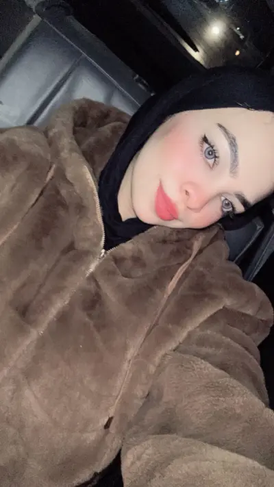 أقدّم خدمة تسجيل فويس أوفر احترافي بصوت واضح وأداء معبّر، مناسب للإعلانات والمحتوى التسويقي، مع تنويع نبرة الصوت حسب المطلوب، وجودة تسجيل عالية، والتزام كامل بموعد التسليم، مع تعديل بسيط لضمان رضا العميل.