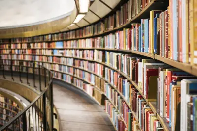 تصميم غلاف كتاب أو مجلة احترافي بالذكاء الاصطناعي