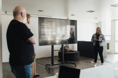 تصميم برزنتيشن احترافي PowerPoint أو Canva بشكل جذاب ومنظم مكون من 15 slide
