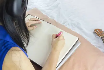 🩷 تفريغ صوتي بدقّة وهدوء 🩷