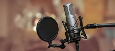 تسجيل تعليق صوتي احترافي باللغة الإنجليزية الأمريكية