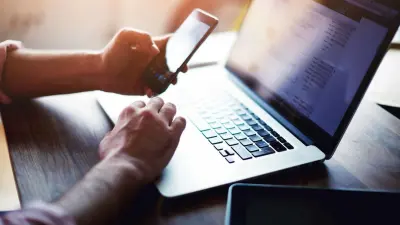 "كتابة وتفريغ وتنسيق ملفات Word مع التدقيق اللغوي الشامل."