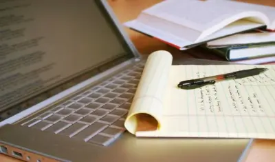 عمل بحث احترافي باللغة العربية للمدرسة أو الجامعة على الكمبيوتر.