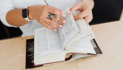 ترجمة كتب ومقالات من إنجليزي إلى عربي أو العكس