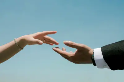 ترجمه نصوص او فيديوهات من الانجليزيه الي العربيه والعكس