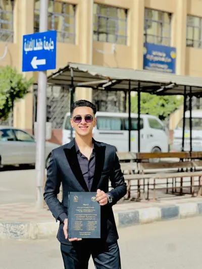 سأقوم بتصميم إعلانات سوشيال ميديا (فيسبوك، انستجرام) بتصاميم عصرية وجذابة تعكس هوية مشروعك.