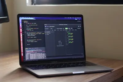 بناء نظام تسجيل دخول (Authentication) وربط قاعدة البيانات للمواقع