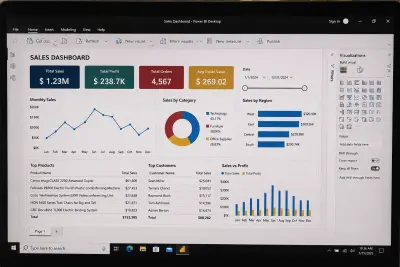 سأحلل بيانات المبيعات وأصمم Dashboard احترافي لاستخراج مؤشرات الأداء (KPIs)